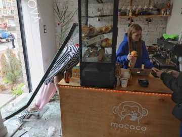 Після прильоту київська бариста продовжила готувати каву у зруйнованому кафе
