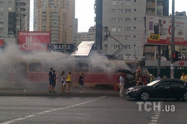 У Києві горів трамвай. ФОТО