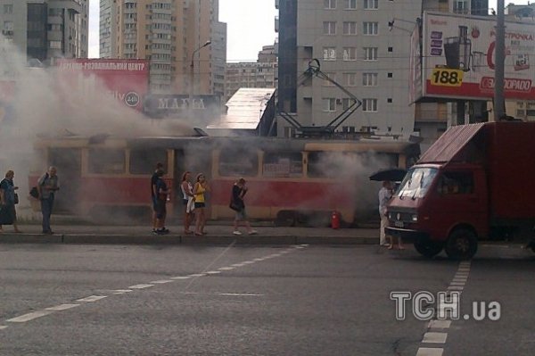У Києві горів трамвай. ФОТО