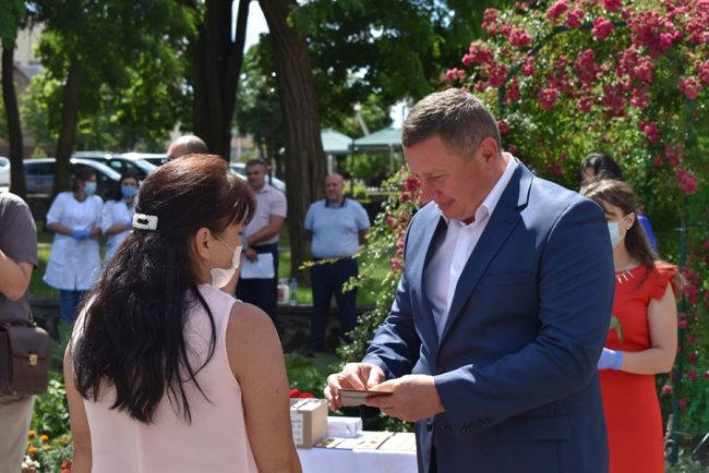 17 багатодітних матерів з Волині отримали почесні нагороди. ФОТО