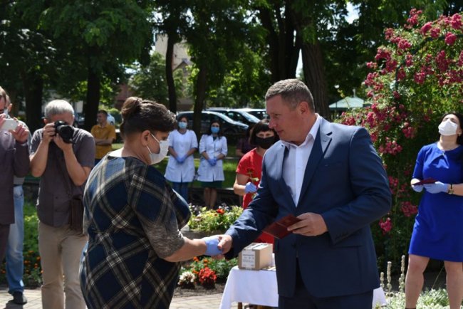 17 багатодітних матерів з Волині отримали почесні нагороди. ФОТО