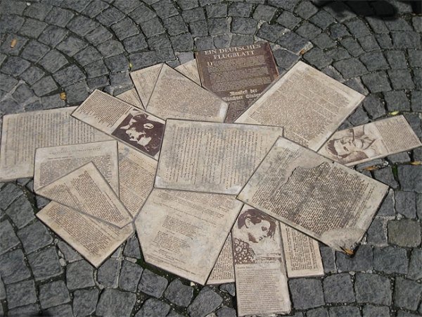 Пам’ятник руху Біла троянда