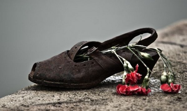 Меморіал жертвам Голокосту (Будапешт)