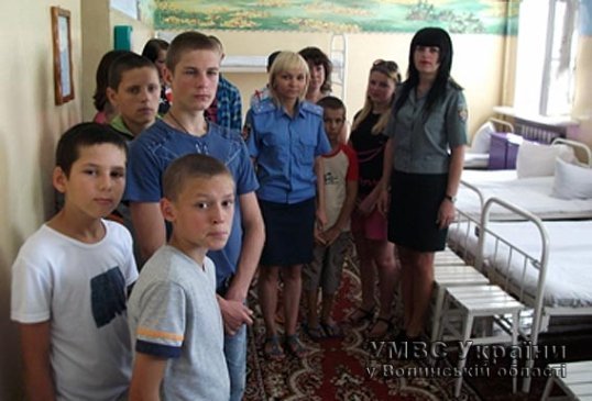 На Волині дітей привезли в слідчий ізолятор «для профілактики». ФОТО