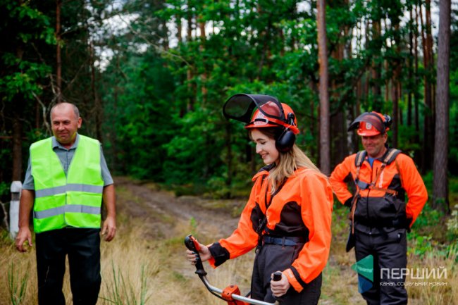 Потрібно доглядати: навіщо журналістів вивезли до Скулинського лісу