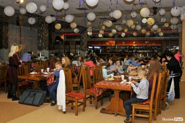 Майстерки, фотозони, аукціон: у Луцьку влаштували свято для особливих дітей