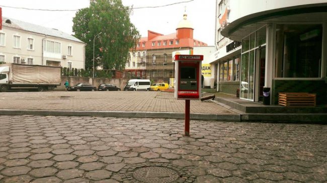 Муніципалів просять розібратися із незаконними терміналами в Луцьку