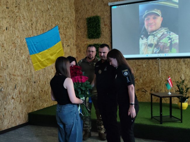 Дружині загиблого Героя з Волині, підполковника Юрія Стебленка вручили його посмертну нагороду