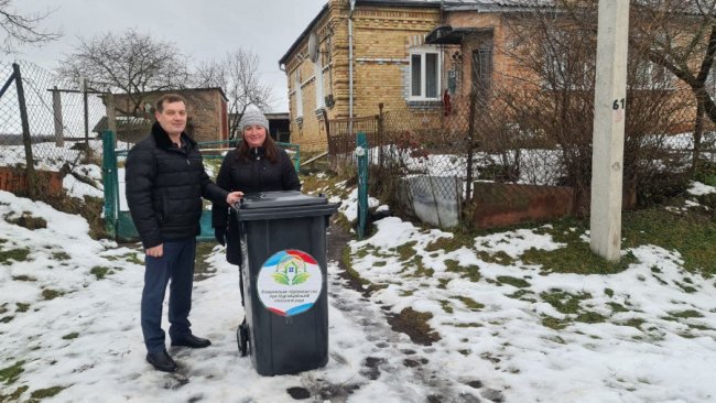 У громаді на Волині комунальне підприємство роздавало подарунки. ФОТО