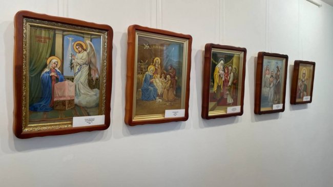 У Музеї волинської ікони – виставка сакрального живопису трьох рідних сестер