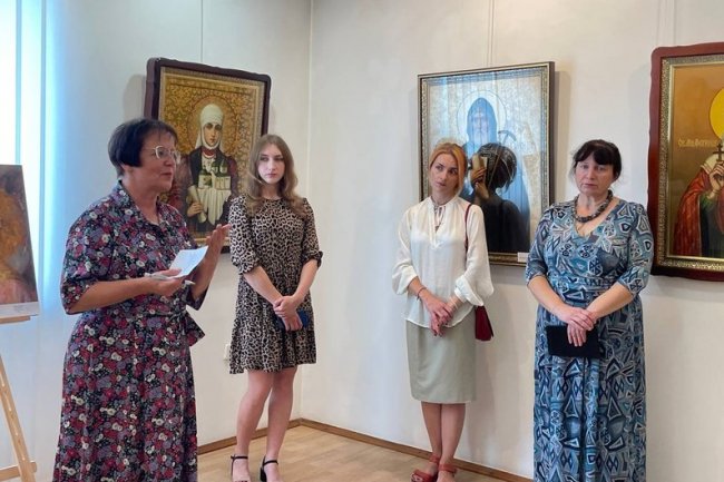 У Музеї волинської ікони – виставка сакрального живопису трьох рідних сестер