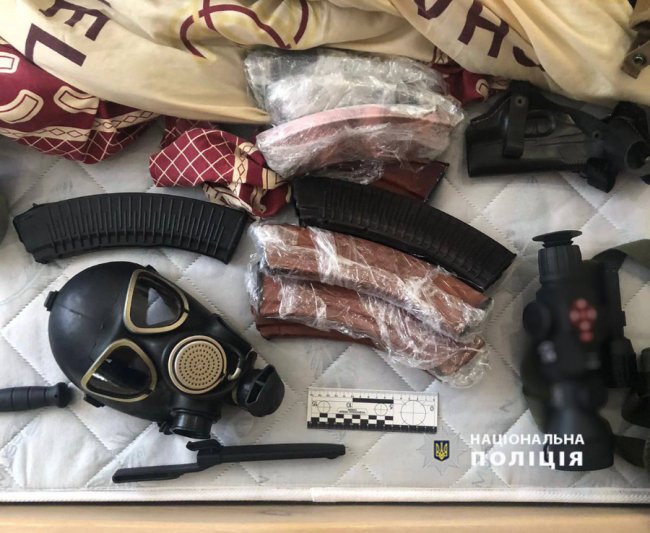 Загрожує до семи років тюрми: на Волині повідомили про підозру торговцям зброєю. ФОТО