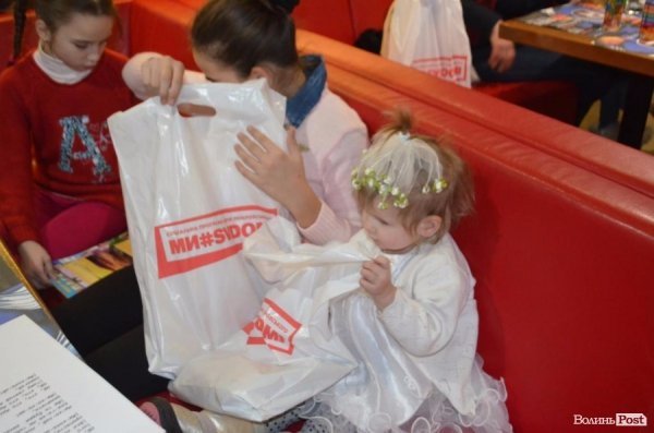 У Луцьку влаштували свято Миколая для соціально-незахищених дітей