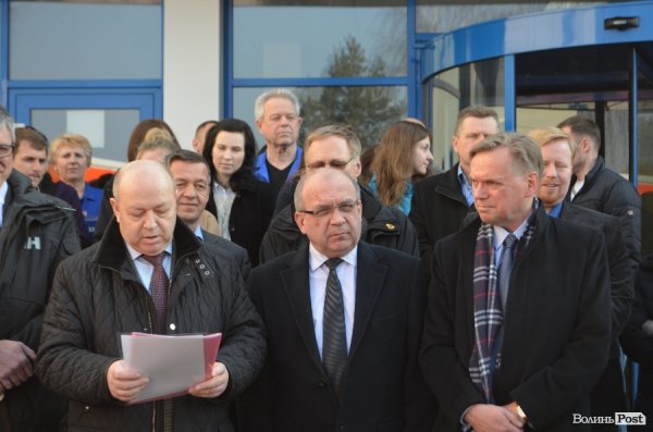 Волиняни подарували реанімаційний автомобіль для жителів Волновахи