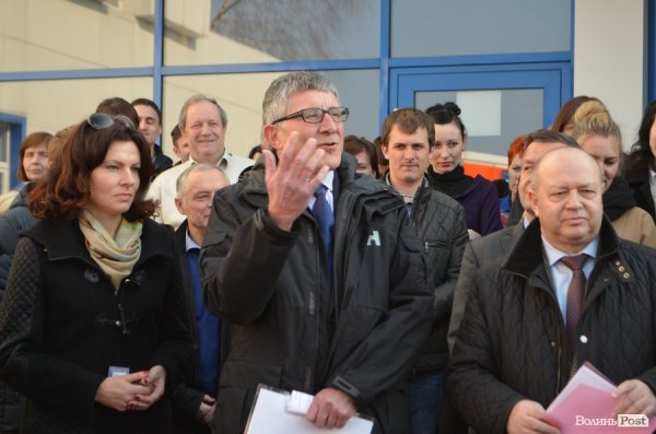 Волиняни подарували реанімаційний автомобіль для жителів Волновахи