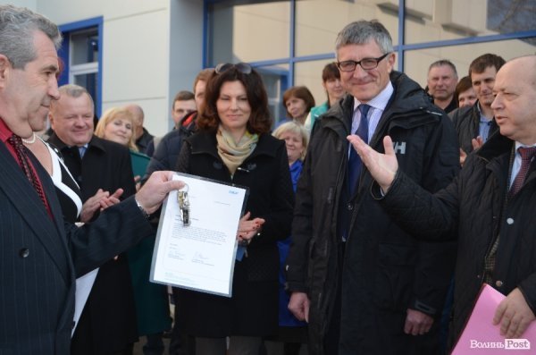 Волиняни подарували реанімаційний автомобіль для жителів Волновахи