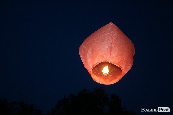У Луцьку зізнавалися в коханні на небі. ФОТО