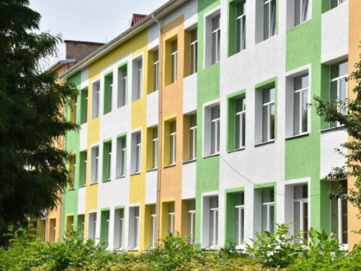 Обшуки у луцькому ліцеї № 15: директора відсторонили від виконання обов’язків