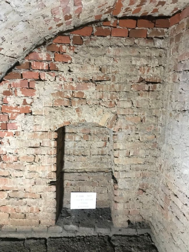 Археологи дослідили чотири підземні кімнати кафедрального храму Луцька. ФОТО