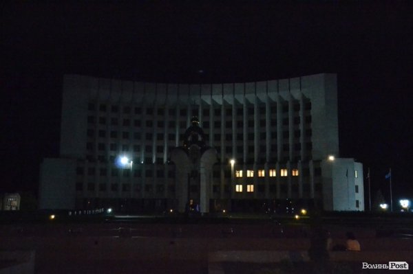 Одразу видно «трудоголіків» у приміщенні облради та ОДА