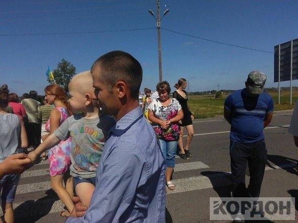 Волиняни перекрили трасу: протестують проти закриття шкіл. ФОТО