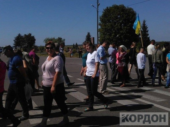 Волиняни перекрили трасу: протестують проти закриття шкіл. ФОТО