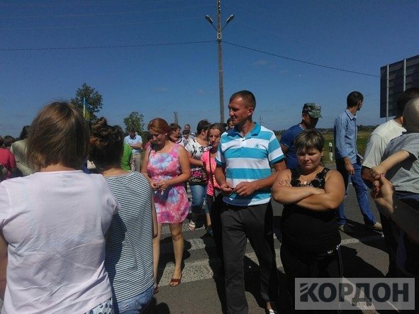 Волиняни перекрили трасу: протестують проти закриття шкіл. ФОТО