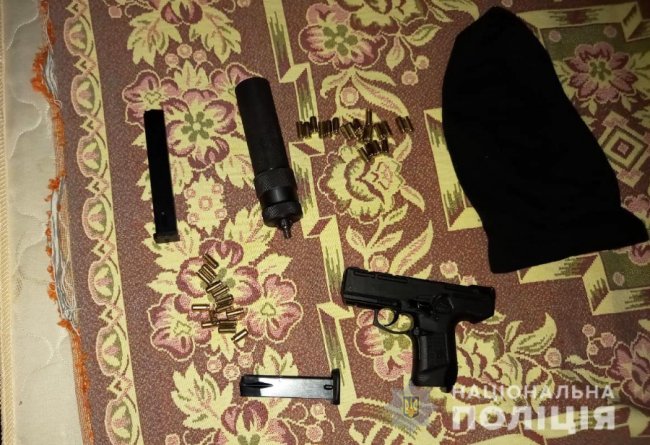 Волинські поліцейські викрили священника, який переробляв та збував зброю. ФОТО