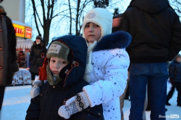Засвітили головну ялинку Луцька. ФОТО 