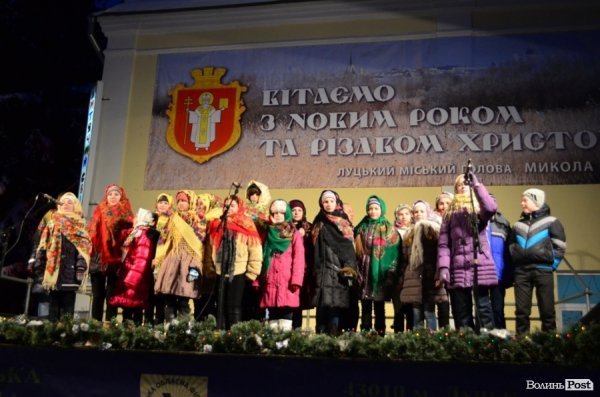 Засвітили головну ялинку Луцька. ФОТО 