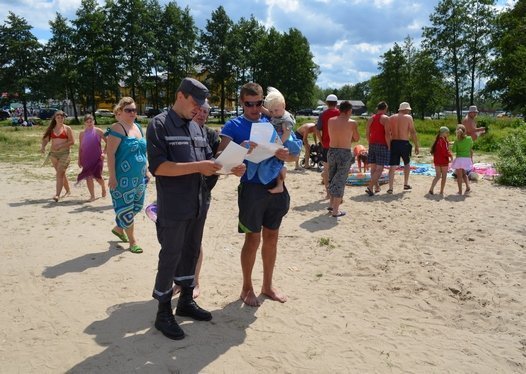 Працівники МНС спілкувались з волинськими відпочивальниками. ФОТО 