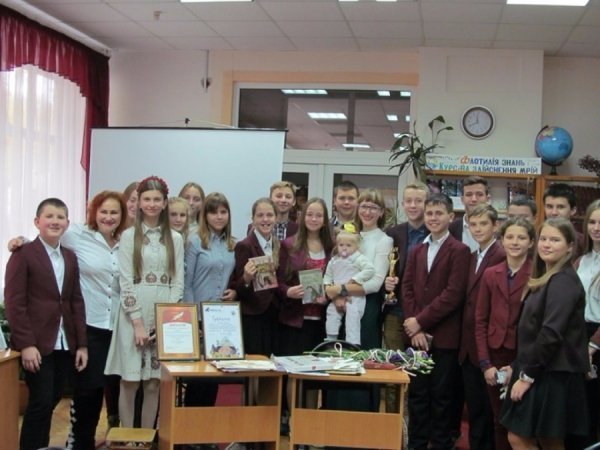 Лучанка презентувала книгу-переможницю конкурсу «Коронація слова»