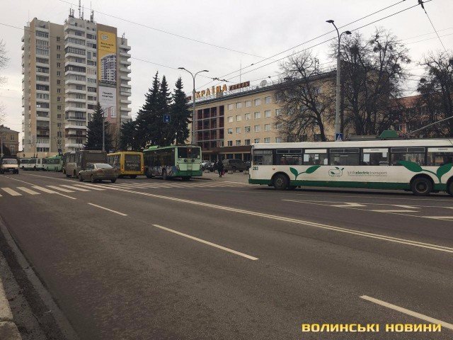 У Луцьку «стали» тролейбуси. ФОТО