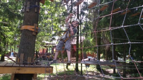 Для дітей-сиріт влаштували активний відпочинок у луцькому парку. ФОТО 