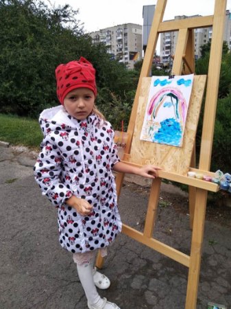 У Луцьку біля РАЦСу влаштували свято для дітей. ФОТО