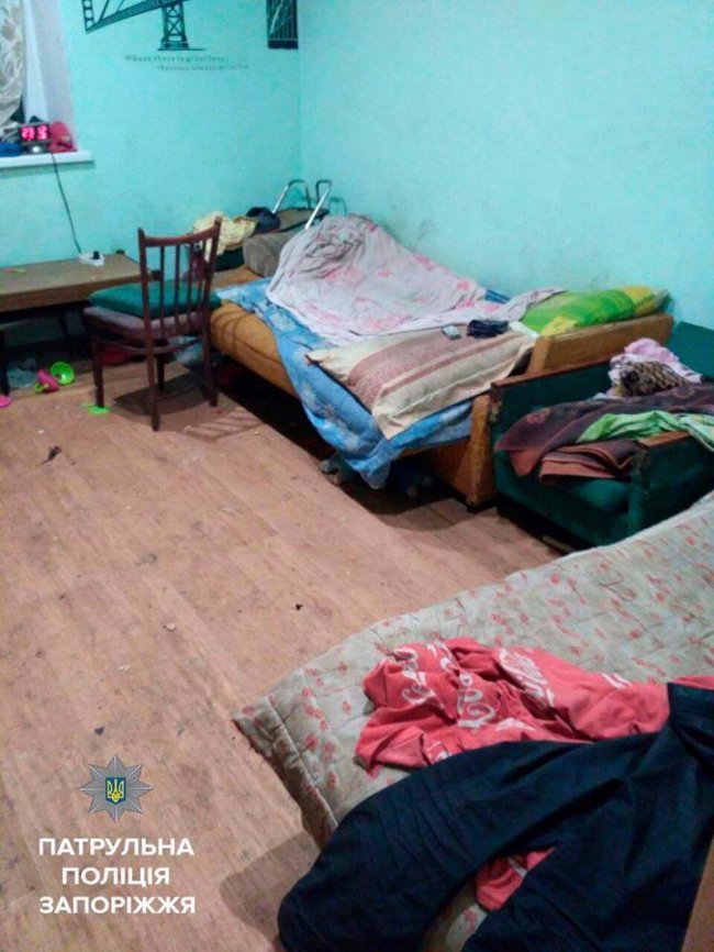 Мати на заробітках, тато – п'яний: патрульні знайшли трьох «нічийних» дітей