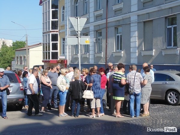 У Луцьку пікетують міськраду. ФОТО
