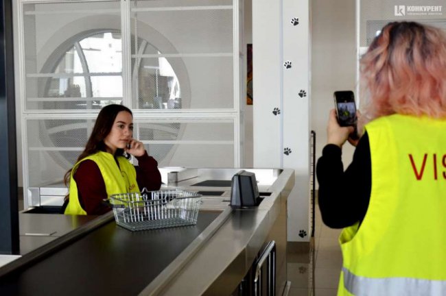 Луцьким школярам показали, як працює великий місцевий завод. ФОТО