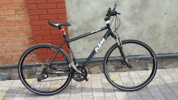 Опублікували відео крадіжки велосипеда в Луцьку: шукають злочинця