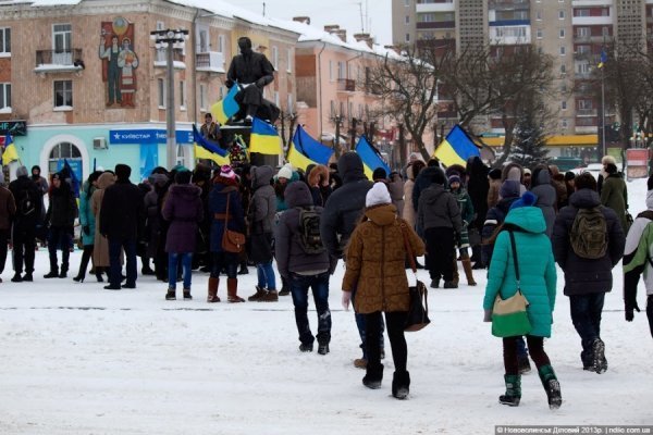 Нововолинськ вшанував Героїв Крут. ФОТО