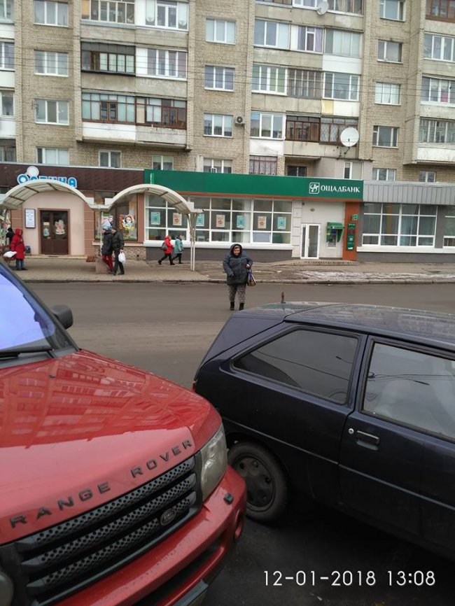 Запам’ятайте їх живими: у Луцьку просять впізнати «безсмертних» пішоходів