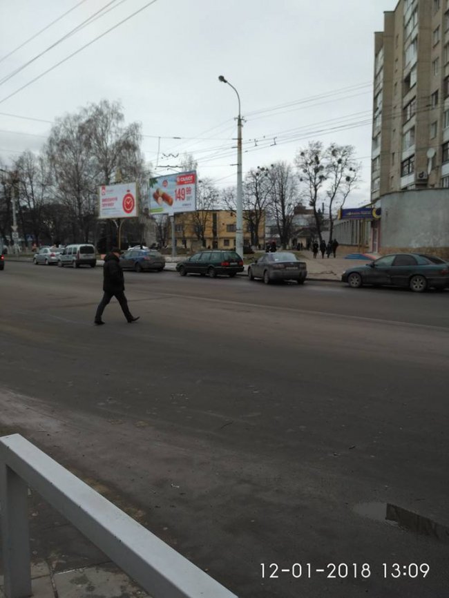 Запам’ятайте їх живими: у Луцьку просять впізнати «безсмертних» пішоходів