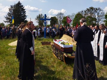 У Луцькому районі попрощались із 18-річним Героєм Володимиром Жучком