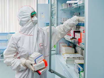 У місті на Волині коронавірус підтвердили у ще однієї працівниці лабораторного центру