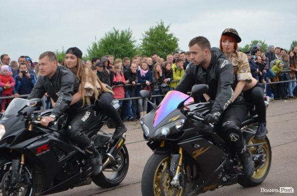 Поблизу Луцька відбулись показові заїзди мотоциклістів. ФОТО