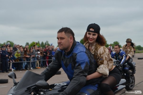 Поблизу Луцька відбулись показові заїзди мотоциклістів. ФОТО