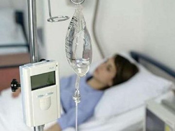 На Рівненщині 6 людей отруїлось кондитерськими виробами, купленими в магазині