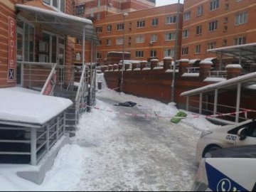 Жахлива трагедія у Києві: жінка викинула дитину та кота з вікна, а тоді стрибнула слідом