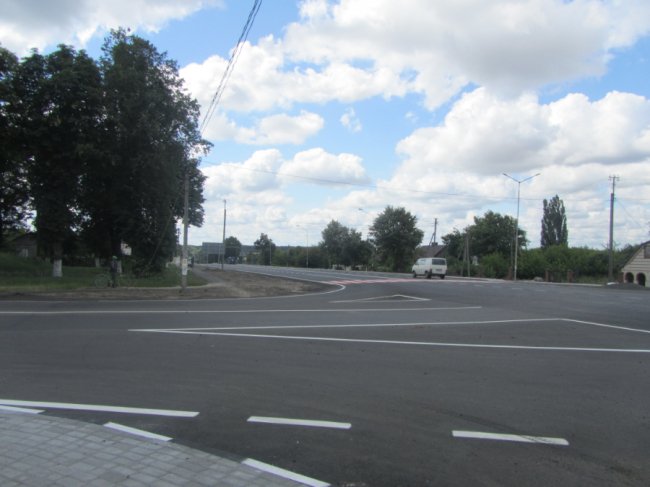 Дорога, ліхтарі і павільйони: неподалік Луцька – новий автошлях. ФОТО