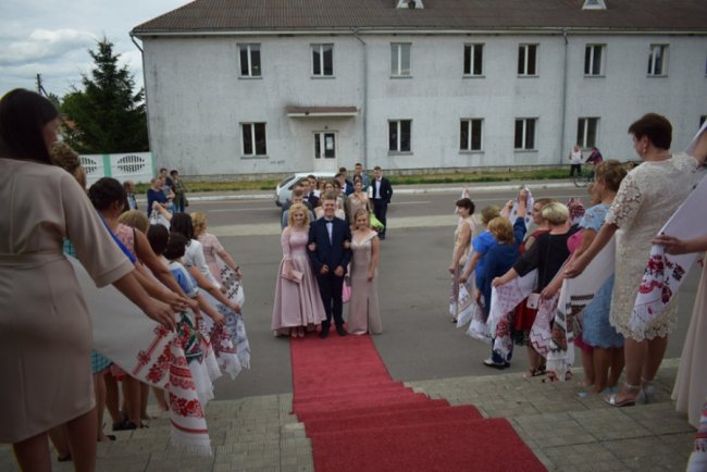 Як відгуляли випускний у Голобах. ФОТО